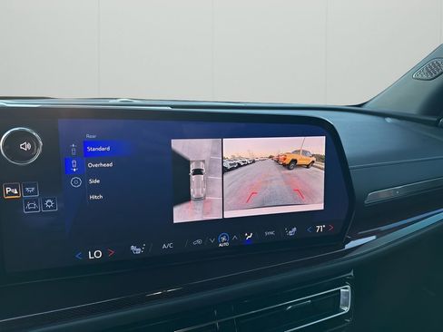 Used 2025 Chevrolet Traverse Z71 w/ Enhanced Driving Package image 38