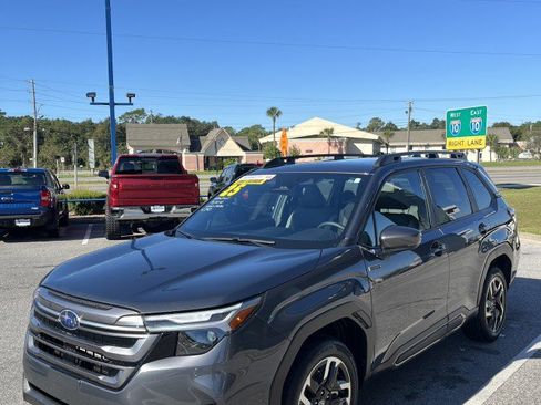 Certified 2025 Subaru Forester Limited image 7