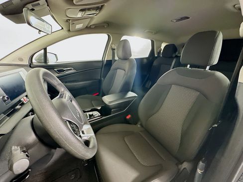 Used 2025 Kia Sportage LX image 13