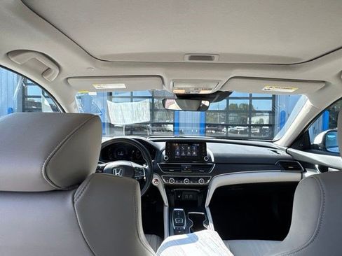 Used 2022 Honda Accord Touring image 12