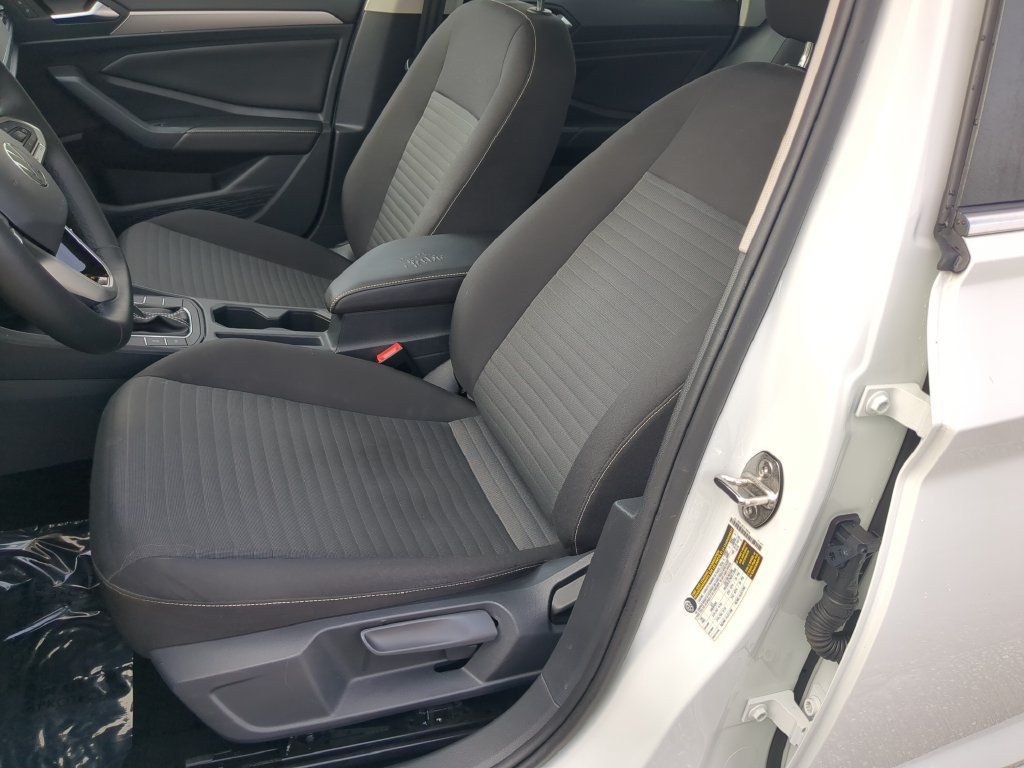 Certified 2024 Volkswagen Jetta S FWD image 18