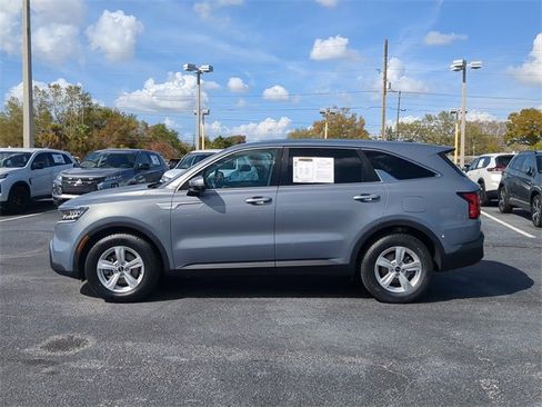 Used 2021 Kia Sorento LX image 9