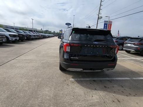 New 2026 Ford Explorer Active w/ Active Comfort Package RWD image 8