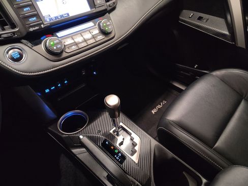 Used 2015 Toyota RAV4 Limited image 17