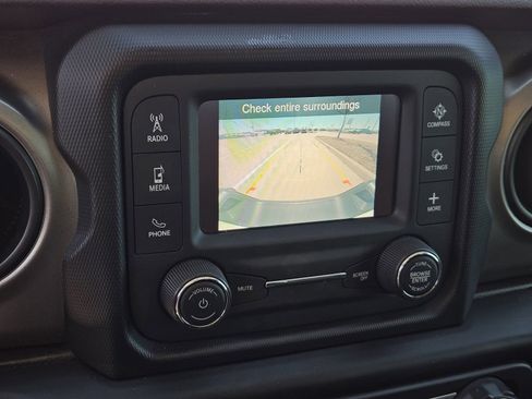 Used 2020 Jeep Gladiator Sport image 21