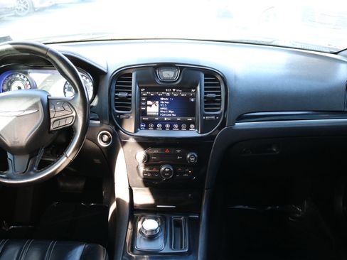 Used 2019 Chrysler 300 S image 22