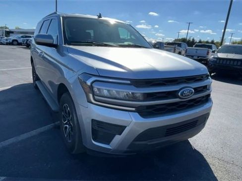 Used 2022 Ford Expedition XLT image 4