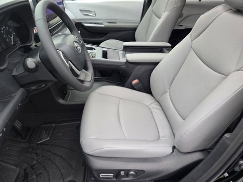 New 2026 Toyota Sienna XLE image 35