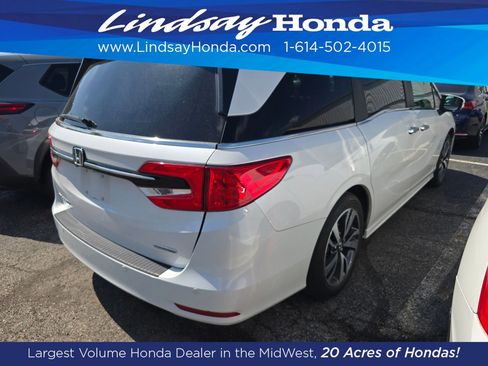 Used 2024 Honda Odyssey Touring image 3