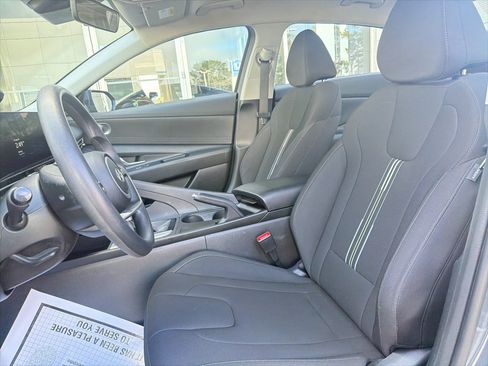 Used 2024 Hyundai Elantra SEL FWD image 6