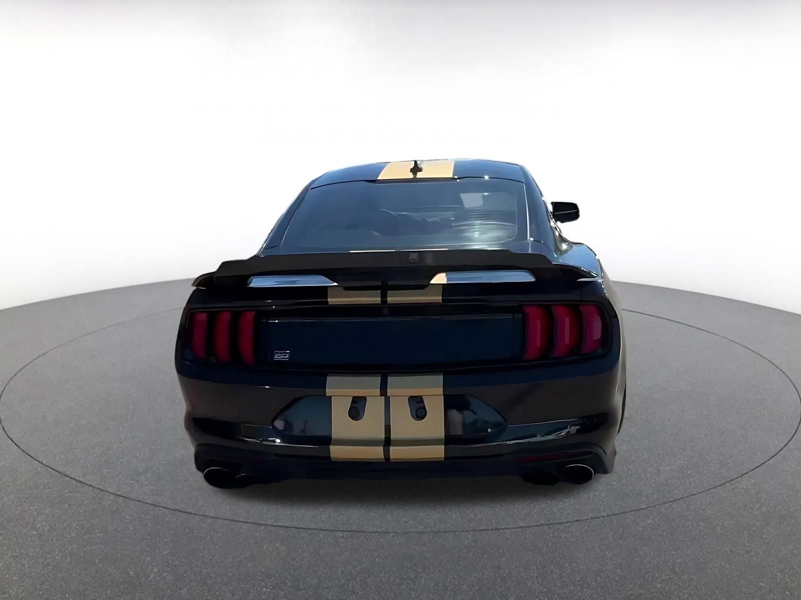 Used 2022 Ford Mustang Shelby GT500 w/ Technology Package RWD image 12
