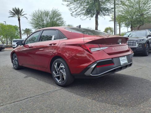 Used 2025 Hyundai Elantra SEL FWD image 4