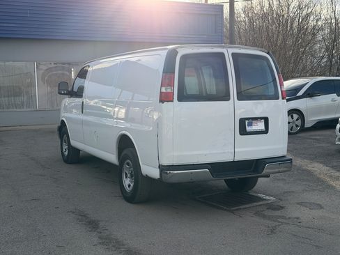 Used 2017 GMC Savana 2500 RWD image 7