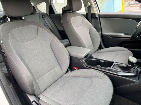 Used 2025 Kia K4 LXS image 36