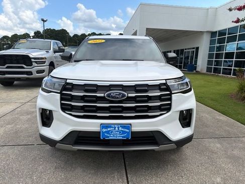 Used 2025 Ford Explorer Active w/ Active Comfort Package AWD/4WD image 2