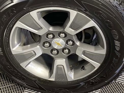 Used 2017 Chevrolet Colorado Z71 AWD/4WD image 31