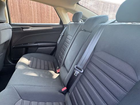 Used 2019 Ford Fusion SE FWD image 28