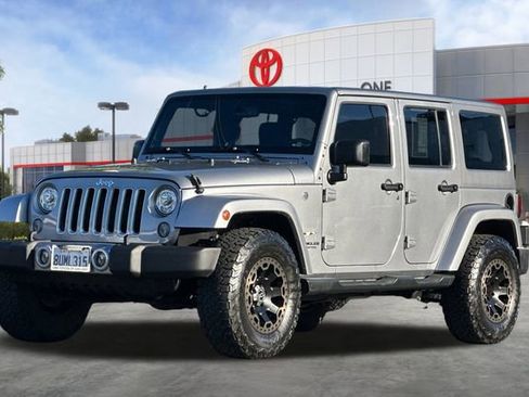 Used 2017 Jeep Wrangler Unlimited Sahara w/ Connectivity Group image 9
