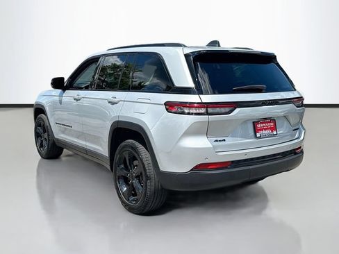 Used 2024 Jeep Grand Cherokee Limited w/ Black Appearance Package AWD/4WD image 8
