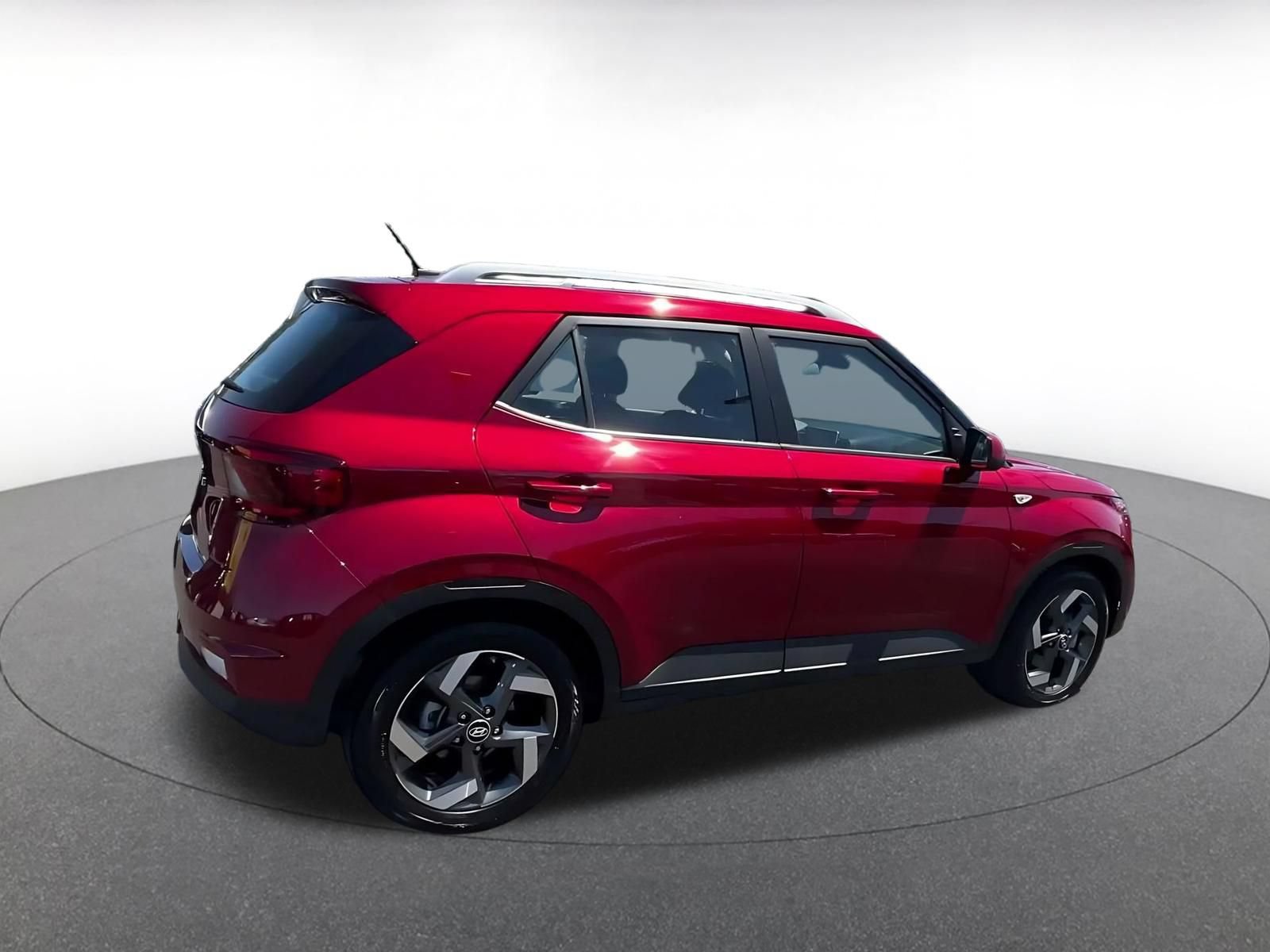 Used 2025 Hyundai Venue SEL FWD image 14