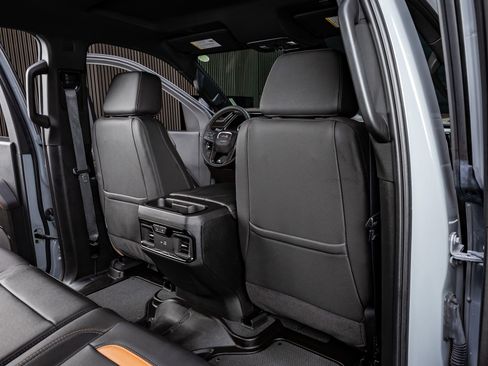 Used 2025 GMC Sierra 2500 AT4 w/ Technology Package image 32