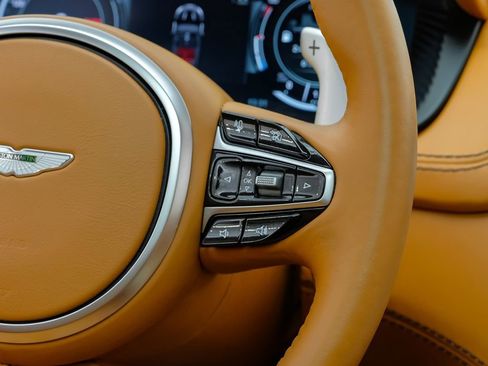 Used 2021 Aston Martin DBX image 14