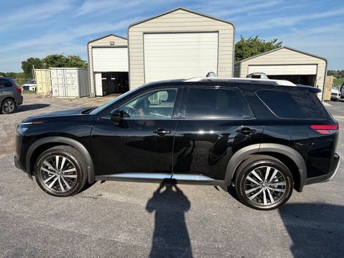 Used 2025 Nissan Pathfinder Platinum w/ Cargo Package AWD/4WD image 11