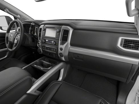 Used 2017 Nissan Titan PRO-4X AWD/4WD image 44