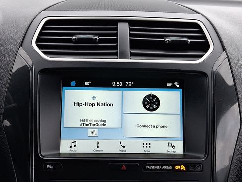 Used 2018 Ford Explorer XLT w/ Equipment Group 202A AWD/4WD image 17