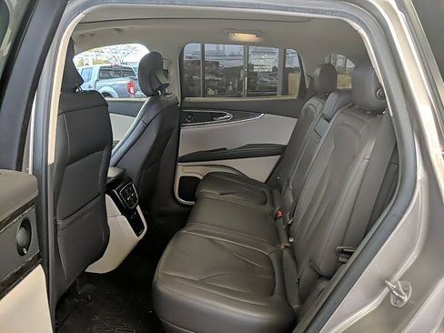 Used 2019 Lincoln Nautilus Reserve image 12