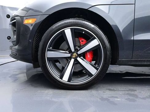 Certified 2022 Porsche Macan S AWD/4WD image 6