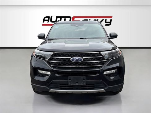 Used 2020 Ford Explorer XLT w/ Equipment Group 202A image 2