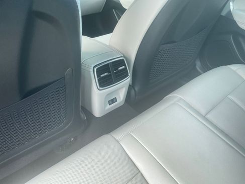 Used 2025 Genesis G70 2.5T image 24