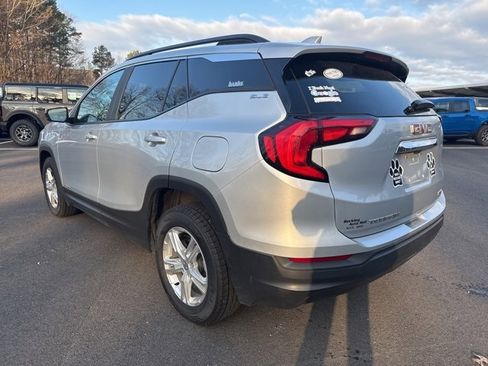 Used 2021 GMC Terrain SLE w/ Driver Convenience Package image 3