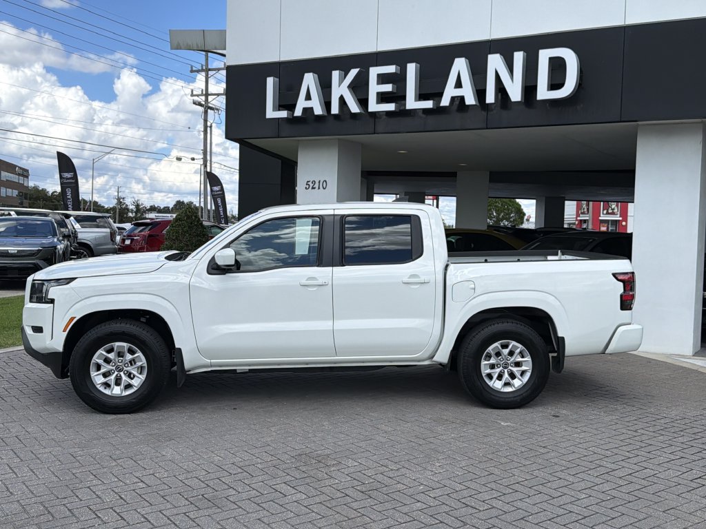 Used 2024 Nissan Frontier SV w/ Tow Package RWD image 3