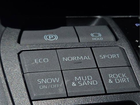 Used 2025 Toyota RAV4 XLE image 22