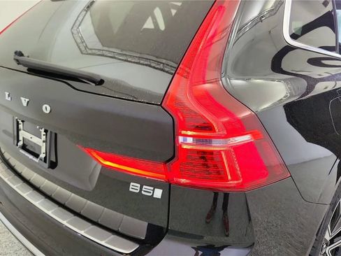 Used 2023 Volvo XC60 B5 Ultimate w/ Climate Package FWD image 15