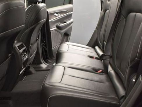 Used 2023 Jeep Grand Cherokee Limited image 10