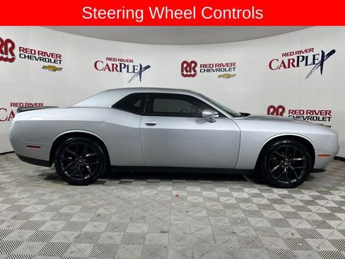 Used 2020 Dodge Challenger SXT w/ Driver Convenience Group image 9