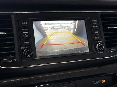 Used 2017 Kia Sedona LX w/ LX Essentials Premium Package FWD image 21