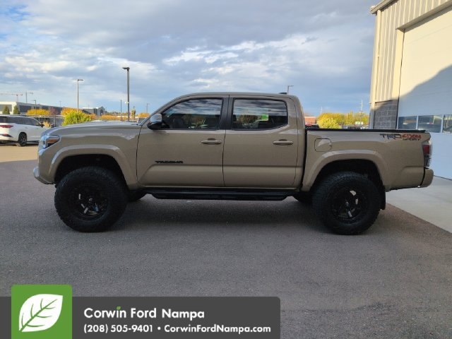 Used 2020 Toyota Tacoma TRD Sport w/ TRD Premium Sport Package AWD/4WD image 6