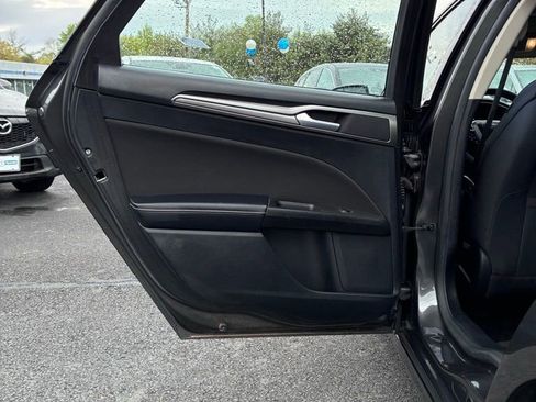 Used 2018 Ford Fusion SE w/ Fusion SE Technology Package FWD image 44