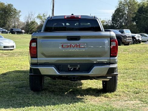 New 2026 GMC Canyon Elevation w/ LPO, Black Badging Package AWD/4WD image 4