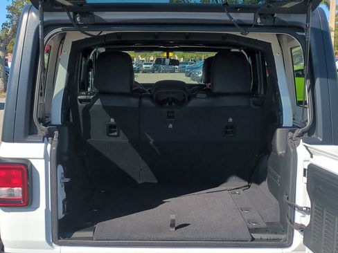 Used 2021 Jeep Wrangler Unlimited Rubicon image 16