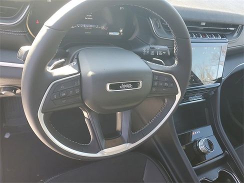 New 2025 Jeep Grand Cherokee L Altitude image 20