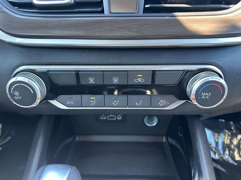 Used 2024 Nissan Altima 2.5 SV image 18