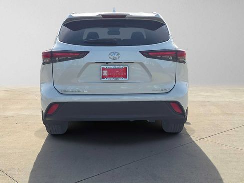 Certified 2026 Toyota Highlander XLE AWD/4WD image 4