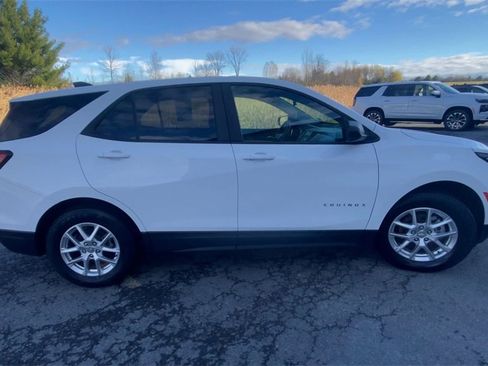 Used 2022 Chevrolet Equinox LS w/ LS Convenience Package image 9