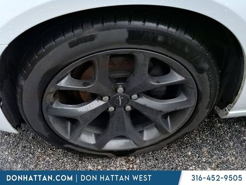 Used 2020 Chrysler 300 Touring w/ Sport Appearance Package RWD image 9