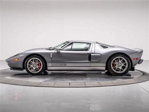 Used 2006 Ford GT RWD image 2